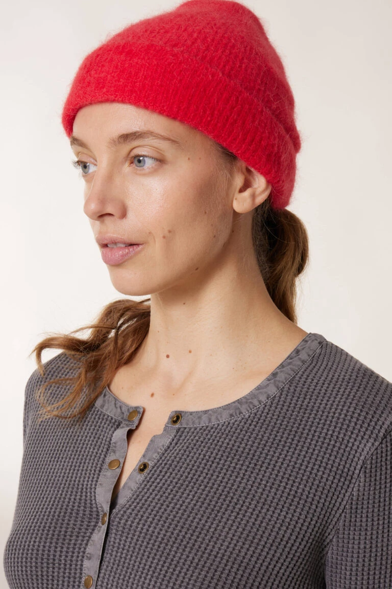 Front Page -LEON & HARPER Shop BONNET MIND PLN RED 1 768x1152 1